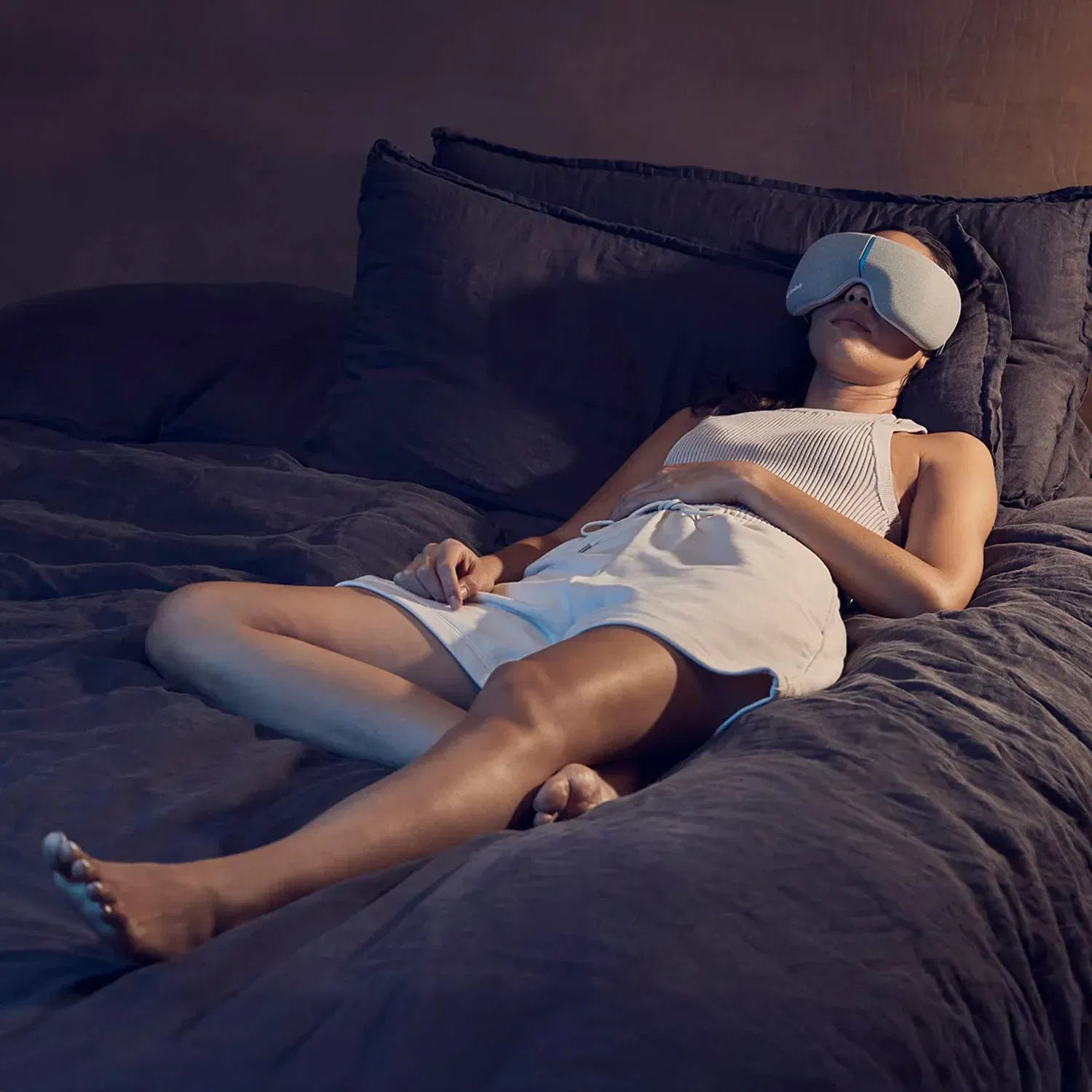 Therabody SmartGoggles White Therapeutic Smart Eye Mask and Massager